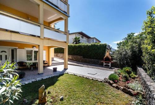 Apartments and rooms with parking space Malinska, Krk - 18193