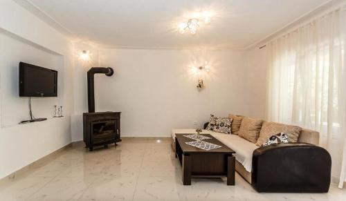 Apartments and rooms with parking space Malinska, Krk - 18193