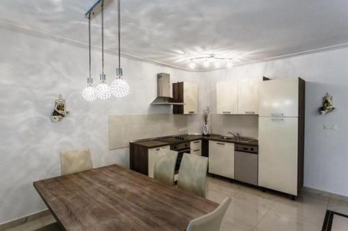 Apartments and rooms with parking space Malinska, Krk - 18193