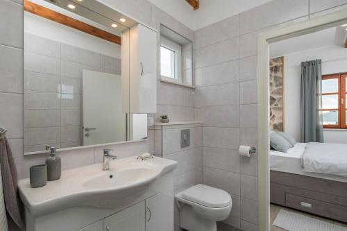 Family friendly house with a swimming pool Stupin Celine, Rogoznica - 18194