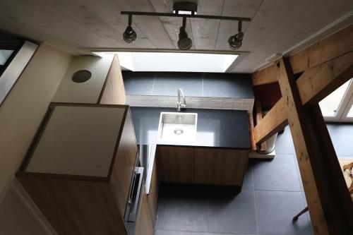an overhead view of a small kitchen with a sink at WijkD in Leende