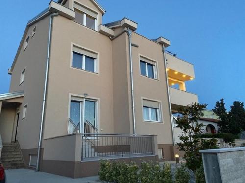 Apartments with a parking space Punat, Krk - 18292