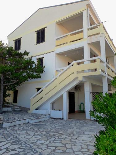 Apartments with a parking space Pag - 18345