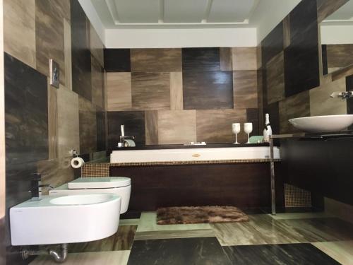 a bathroom with a toilet and a sink at Donna Teresa in Naples