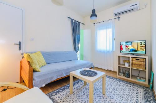 Apartments with parking space Zadar - 18338