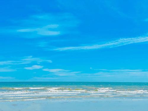 a beach with a blue sky and the ocean at Rayong Condo Chain studio room in Ban Pak Khlong Phe