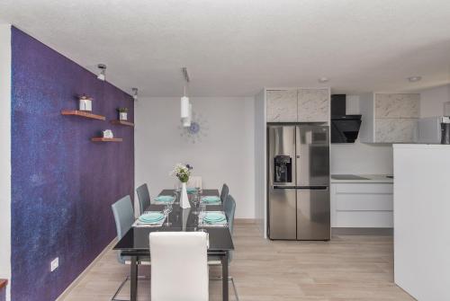 Apartments with parking space Makarska - 18337