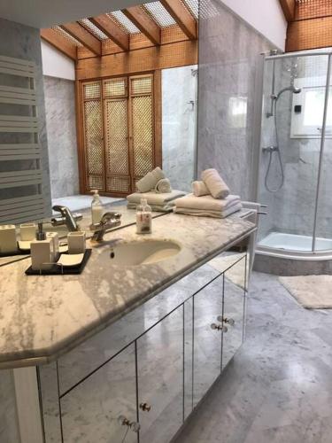 PUENTE ROMANO LUXURY PENTHOUSE, Beachside & Sea Views