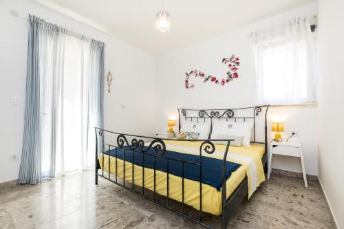 Postel nebo postele na pokoji v ubytování Apartments by the sea Mali Losinj, Losinj - 18406