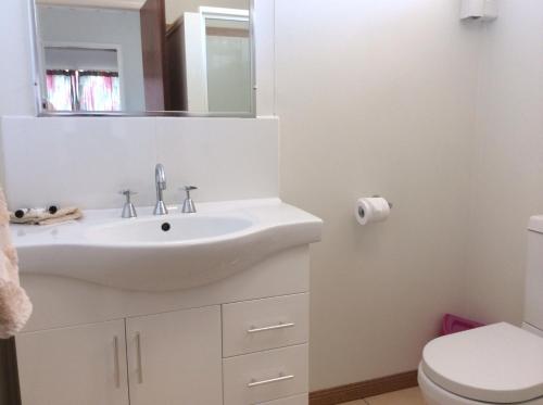 Ένα μπάνιο στο Ocean Breeze Units