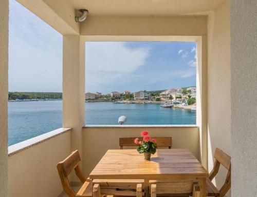 Výhled na řeku, která protéká v blízkosti apartmánu