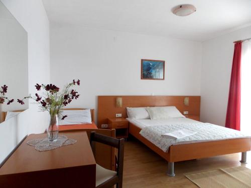 Posteľ alebo postele v izbe v ubytovaní Apartments with a parking space Mokalo, Peljesac - 18395