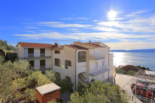 Apartments with parking space Brela, Makarska - 18495