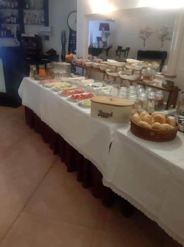 Comida en o cerca de este hotel