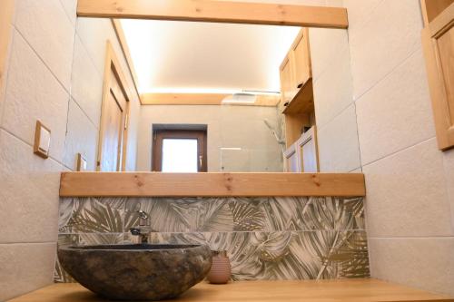 Gambar di galeri bagi Villa Raphael with Jacuzzi near the Pirin Golf Resort di Bansko