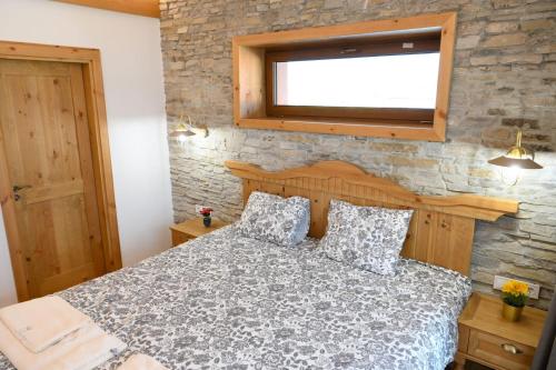 Katil atau katil-katil dalam bilik di Villa Raphael with Jacuzzi near the Pirin Golf Resort