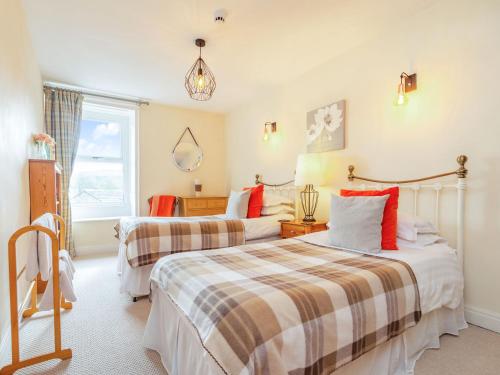 מיטה או מיטות בחדר ב-Anglers Cottage