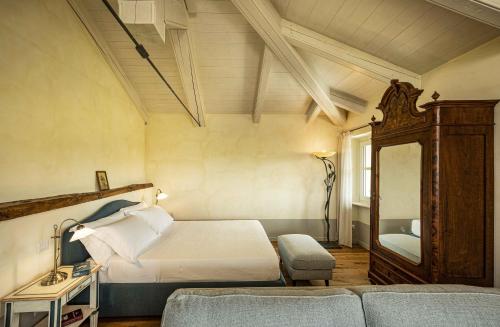 מיטה או מיטות בחדר ב-Santa Caterina Langhe