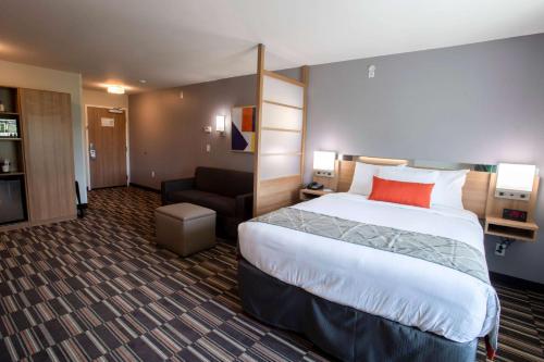 Postel nebo postele na pokoji v ubytování Microtel Inn & Suites by Wyndham Amsterdam NY