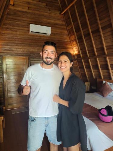 Кровать или кровати в номере Kubu Penida Villa