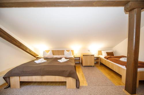 Postel nebo postele na pokoji v ubytování Hotel Džbán