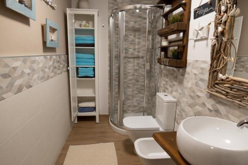 a bathroom with two toilets and a shower at Calm Home La Tejita in Granadilla de Abona