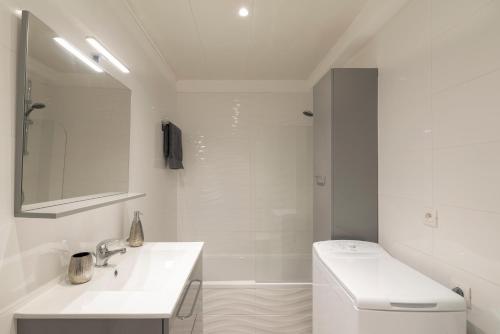 Appartement 2 pièces au calme proche Martinez avec parking privé