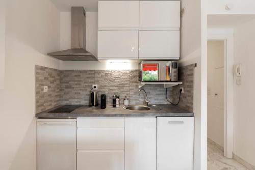 Appartement 2 pièces au calme proche Martinez avec parking privé