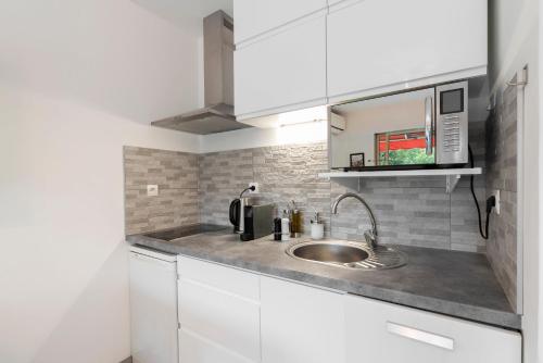 Appartement 2 pièces au calme proche Martinez avec parking privé