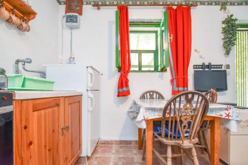 Kuchyň nebo kuchyňský kout v ubytování House Vesela