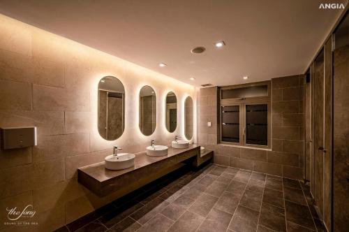 Phòng tắm tại Vungtau Beach - TheSong Apartment - Nghi House