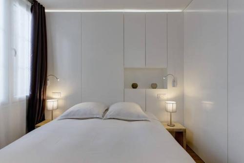 Champs Elysées Apartment