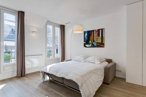 Champs Elysées Apartment
