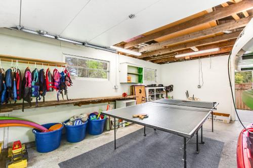Kemudahan pingpong di The Glen Cove Sand Spit atau berdekatan