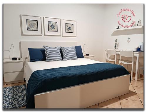 a bedroom with a bed and a table and chairs at Casa Felicidad Alguer B&B in Alghero