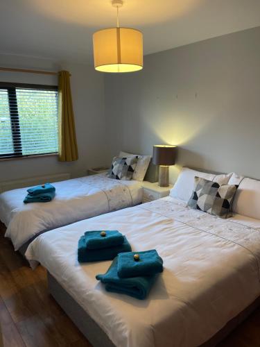 Een bed of bedden in een kamer bij Beach Lodge