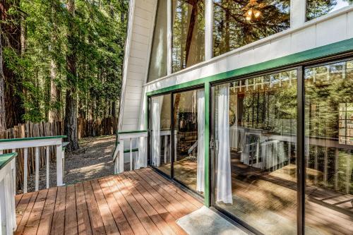 Cosmic Cabin – Photos 2