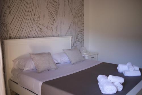a bedroom with a bed with towels on it at La Dimora del Croccio - Gole del Calore in Felitto