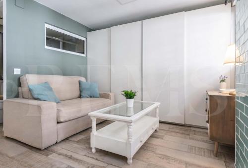 Bright duplex loft next to the city center by REMS