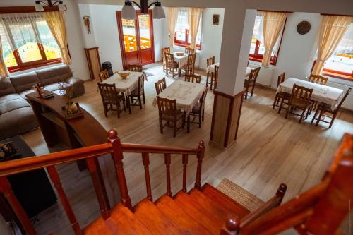 an overhead view of a living room with tables and chairs at Casa Cheile Dâmbovicioarei - Cabana 2 in Dîmbovicioara