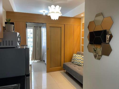 TV a/nebo společenská místnost v ubytování MOA staycation Shell Residences Pasay city darpm
