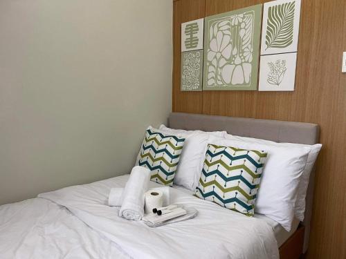 Postel nebo postele na pokoji v ubytování MOA staycation Shell Residences Pasay city darpm