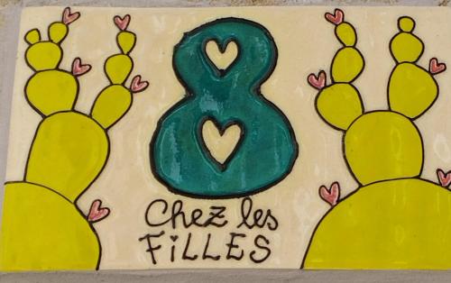 Gambar di galeri bagi Chez les filles di Dions
