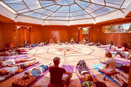 Επισκέπτες που μένουν στο Pachananda Retreat Center