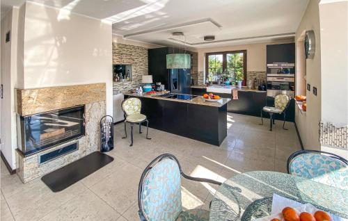 Η κουζίνα ή μικρή κουζίνα στο Lovely Home In Mscice With Kitchen