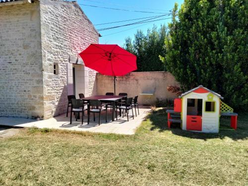 Κήπος έξω από το Le gîte de Malécot Gîte familial de 5 personnes