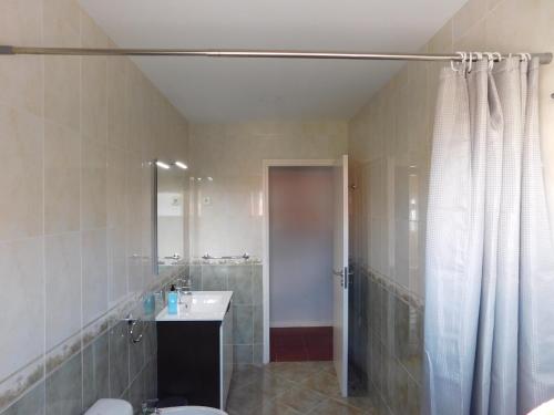 a bathroom with a shower and a toilet and a sink at Casa da Veiga in Lago