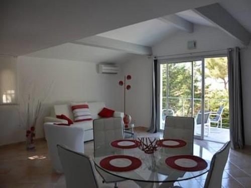 Χώρος καθιστικού στο Le petit cassis vue mer appartement 70m2 piscine