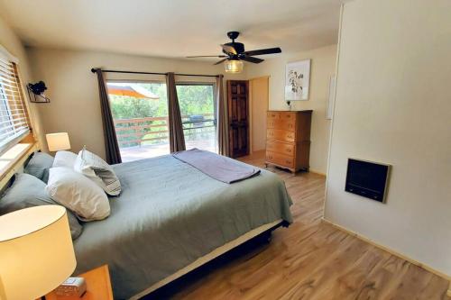 a bedroom with a bed and a ceiling fan at Redwood Retreat, Mountains, Adventure and Nature in Ponderosa