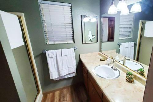 a bathroom with a sink and a mirror at Redwood Retreat, Mountains, Adventure and Nature in Ponderosa